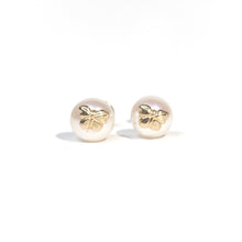 Load image into Gallery viewer, Pearl Stud with Butterfly
